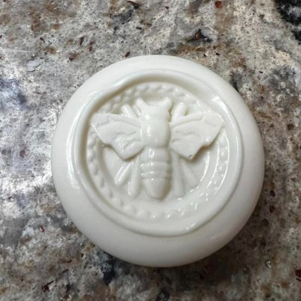 Roo-Loo | Natural Goats Milk & Vanilla Essential Oils with a Loofah 1.5oz